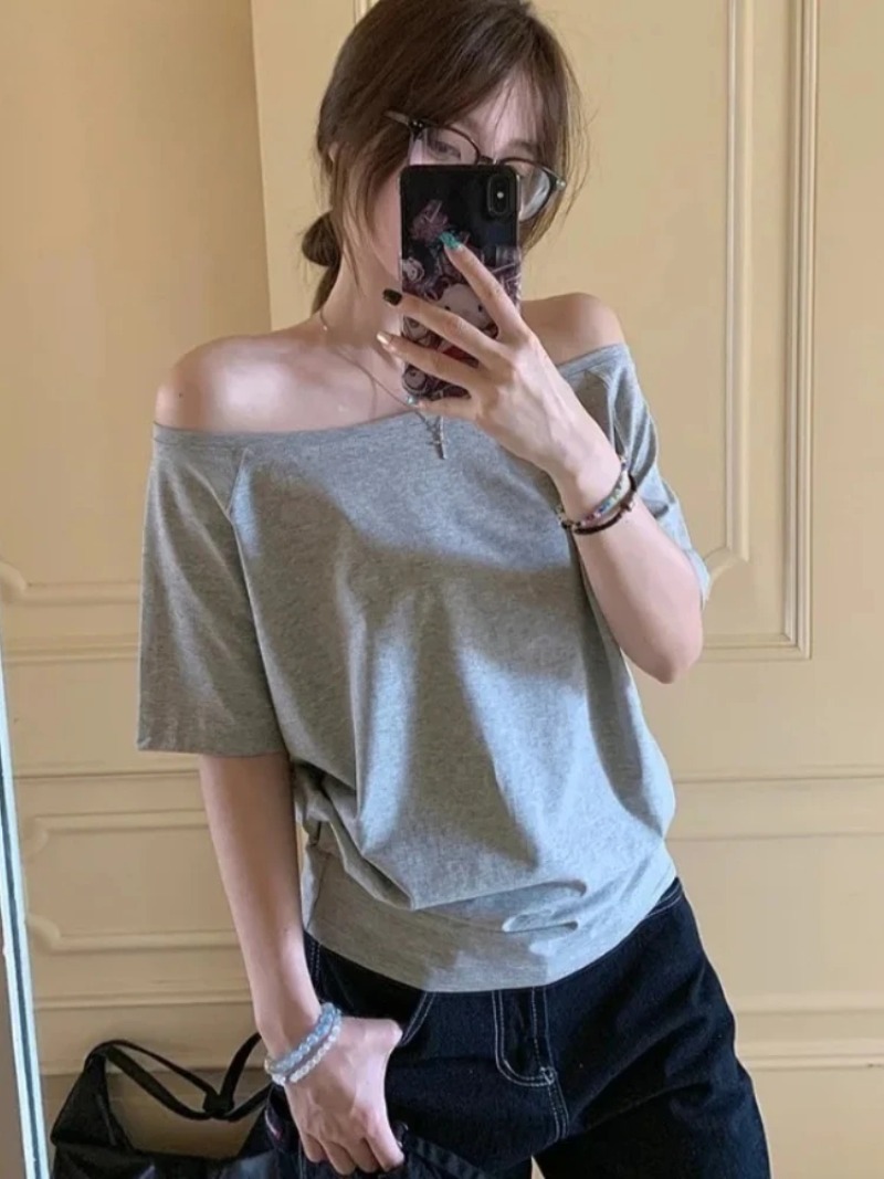 T-shirt asymétrique en coton 92% pour femme, col incliné, manches courtes, coupe ample, épaules dénudées, pour un style streetwear estival doux et respirant