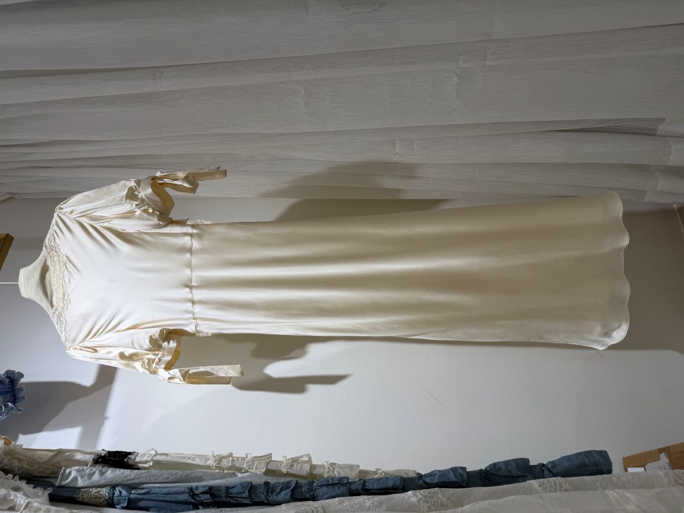 Robe midi en satin 100% soie pour femme, broderie en dentelle, patchwork, col en V, ruban, manches courtes, taille haute, robe élégante pour femmes
