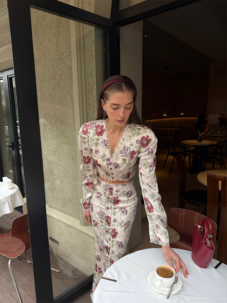 Ensemble 2 pièces imprimé floral pour femme (haut à col en V + jupe fendue) – Tenue décontractée et élégante pour les vacances