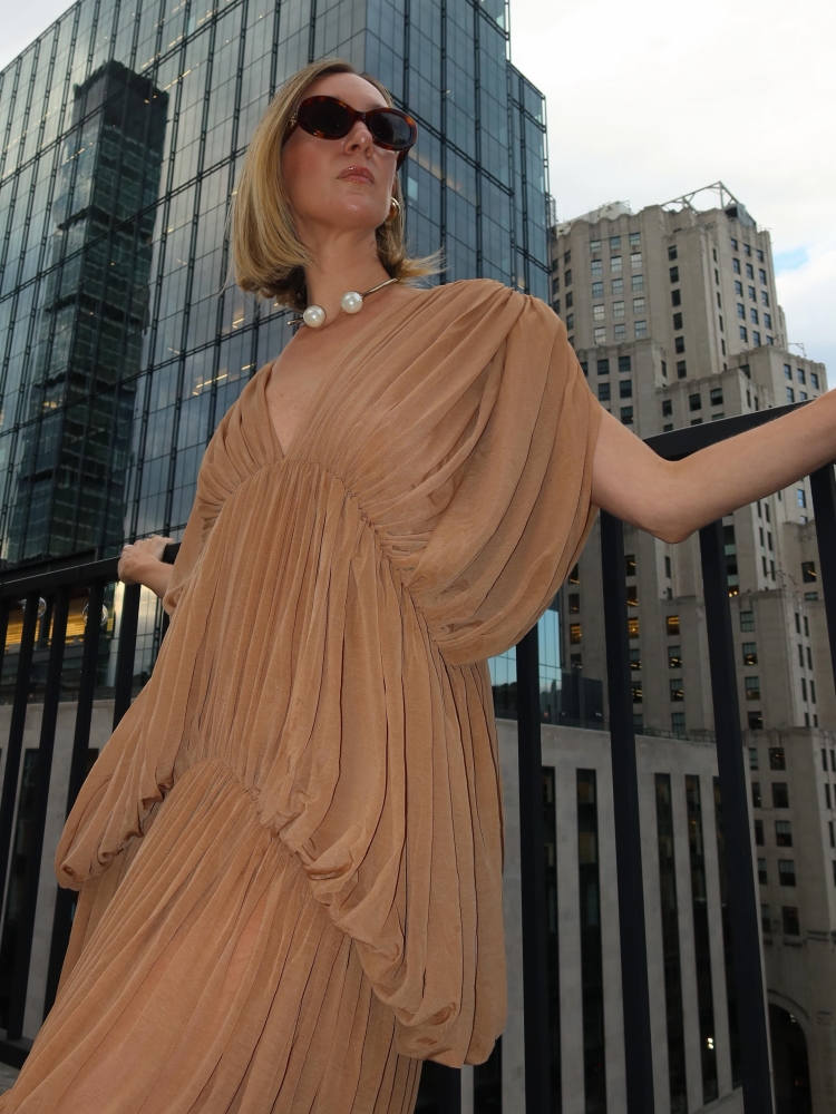 Robe longue sexy à col en V, design plissé à plusieurs niveaux, sans manches, robes drapées multi-couches, robes de soirée.