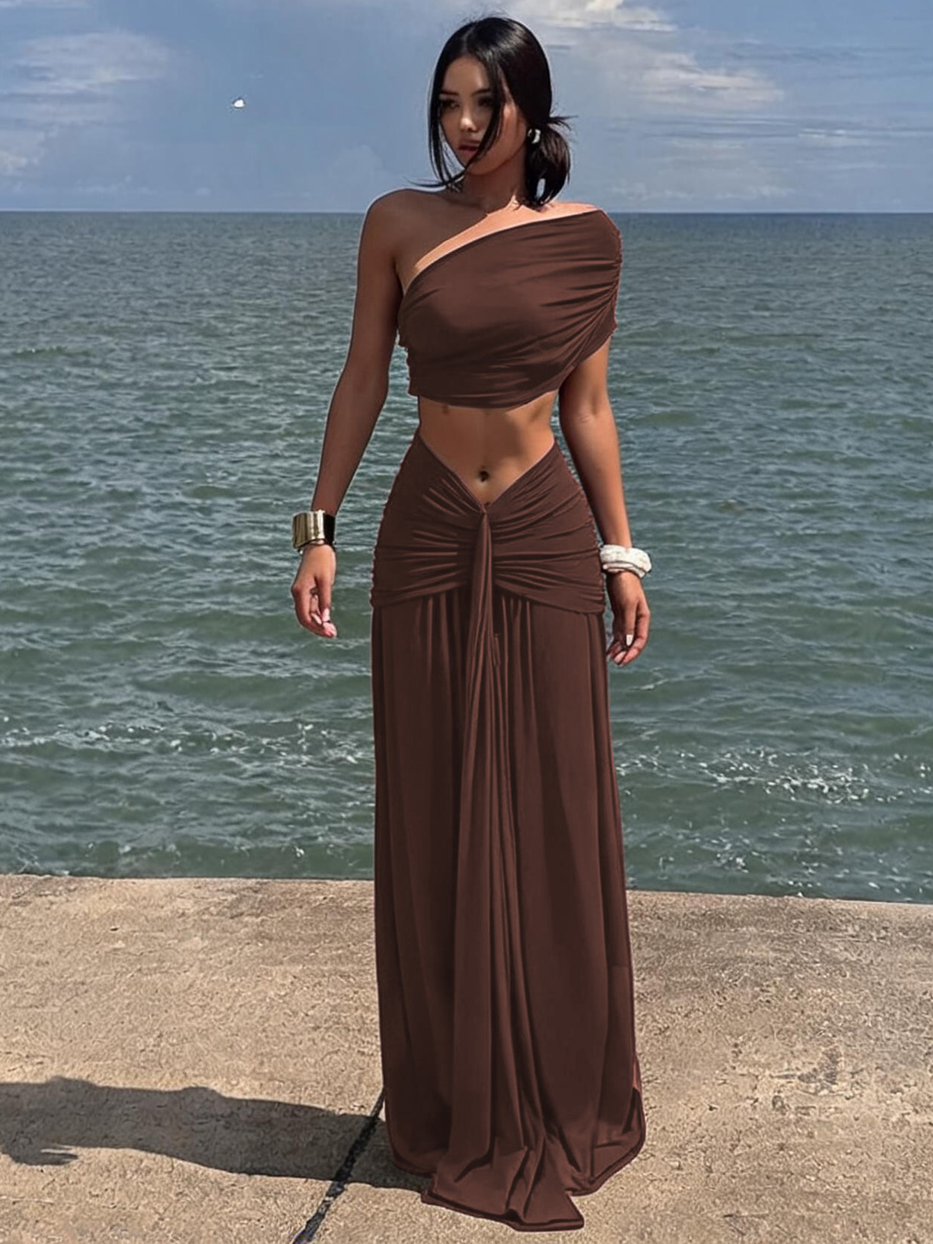 Ensemble jupe et haut 2 pièces sexy et élégant pour femme Dulzura, avec haut court dos nu à col asymétrique et jupe longue ajustée assortie