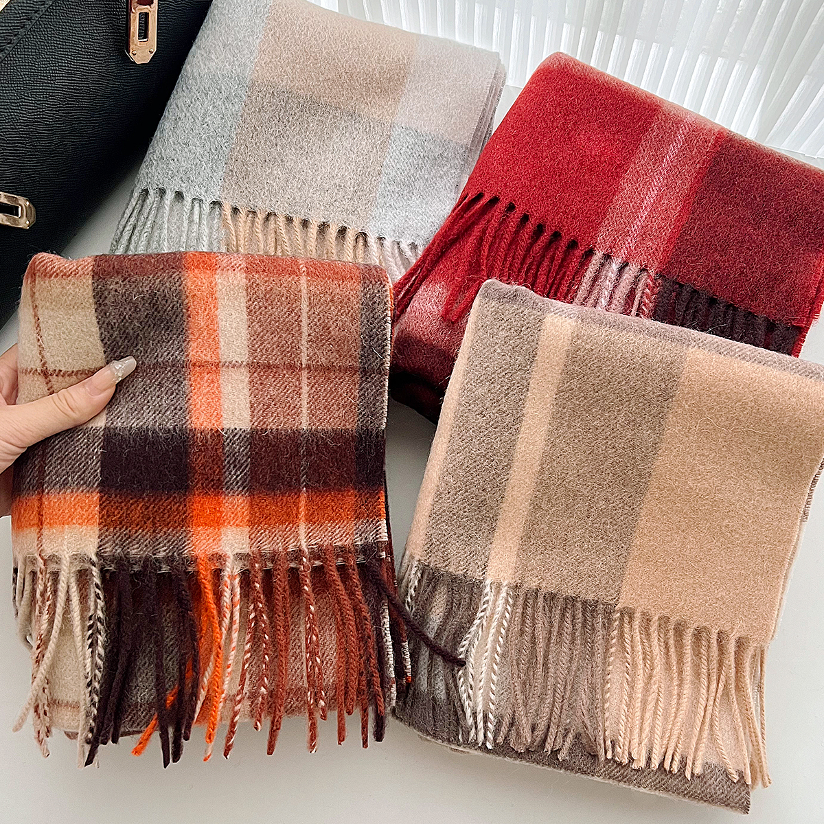 100% laine écharpe pour femmes hommes Style britannique Tartan Plaid cachemire foulards avec gland femme hiver chaud cou écharpe châle 2024