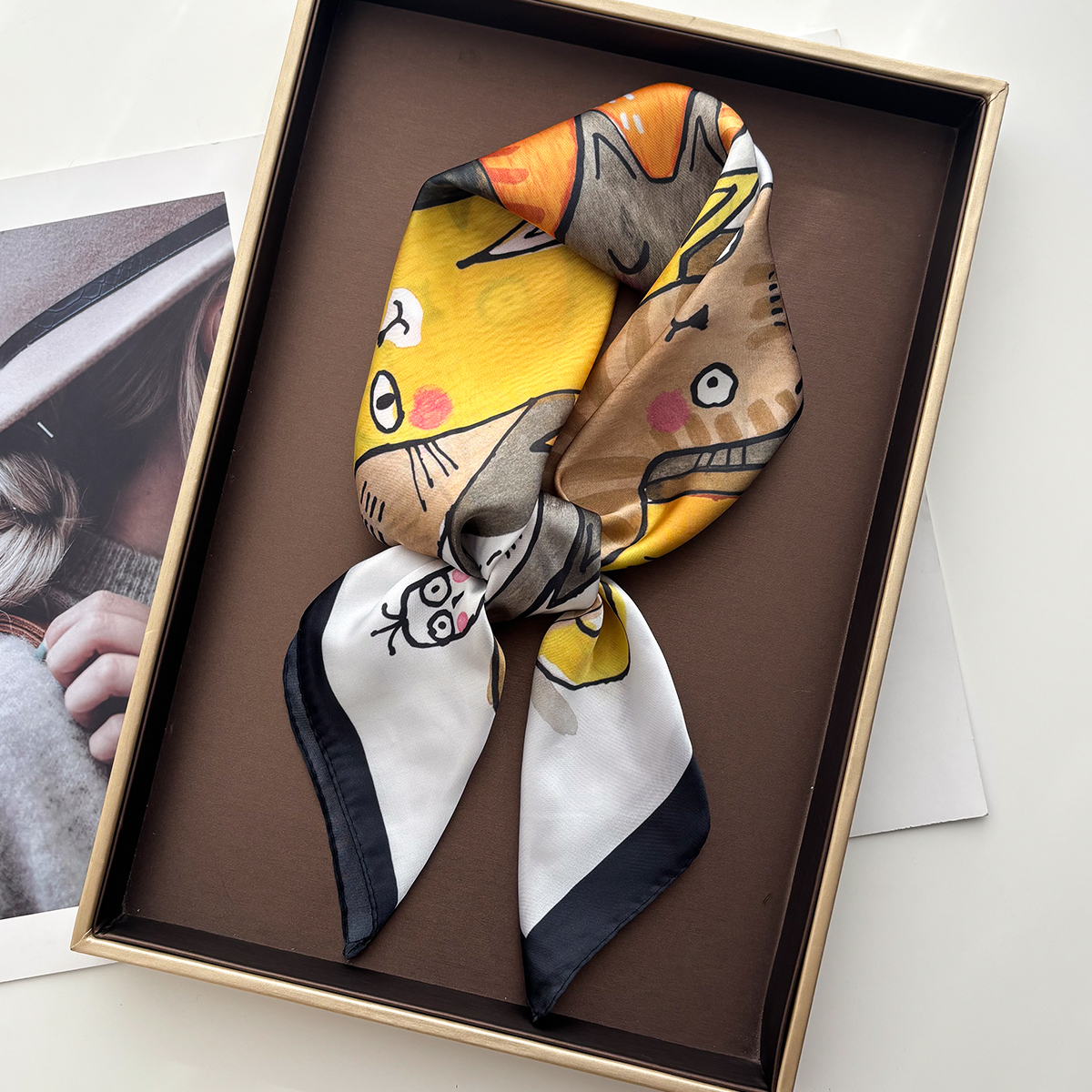Foulard carré de luxe pour femmes, élégant, Hijab, tache douce, Bandanas, imprimé chat de dessin animé, foulards en fausse soie, châle