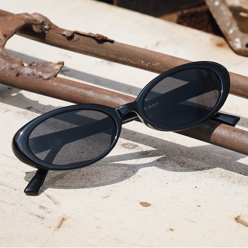 Petites lunettes de soleil ovales pour femmes, design vintage, lunettes de soleil anti-UV, lunettes de soleil sexy rétro punk pour femmes et hommes, lunettes de soleil d'extérieur.