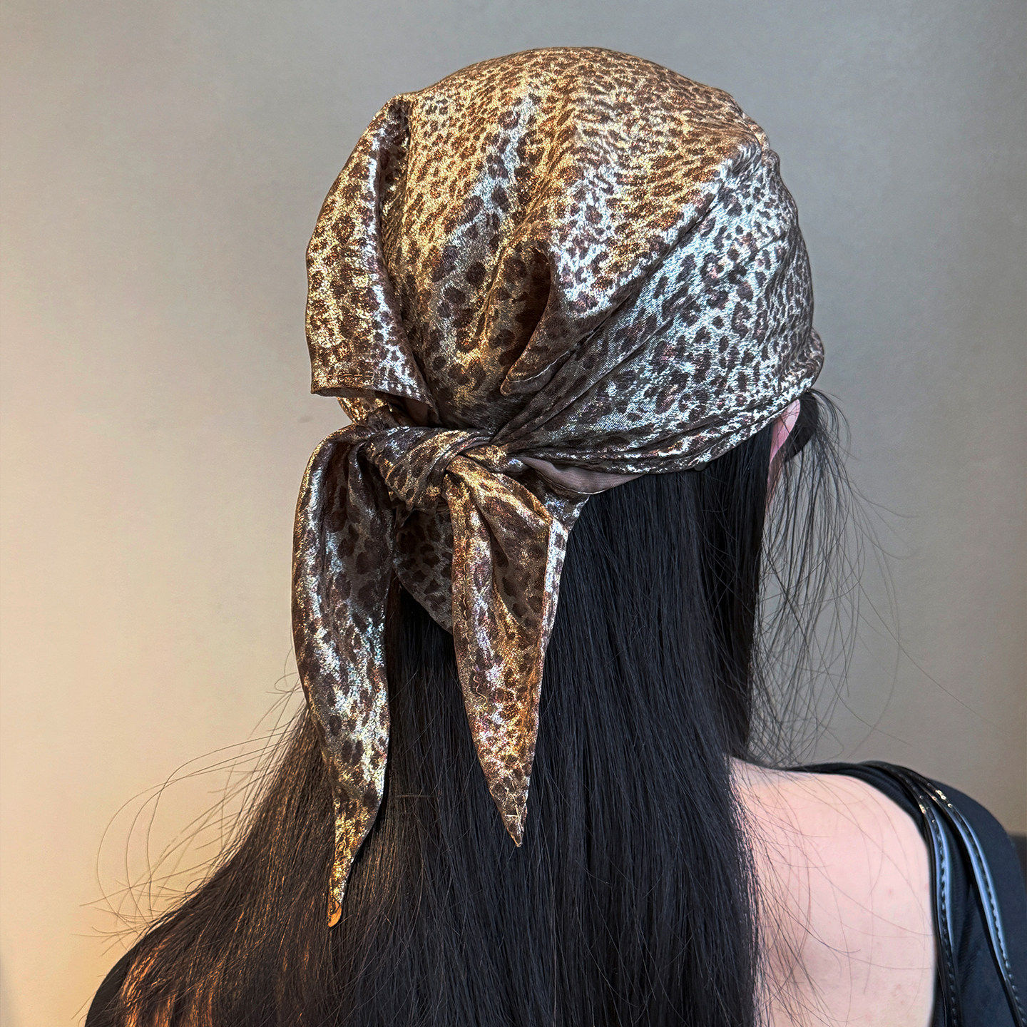 Foulard triangulaire imprimé léopard, style rétro américain, pour femme, en soie, accessoires de mode pour cheveux, couvre-chef, bandeaux, 1 pièce