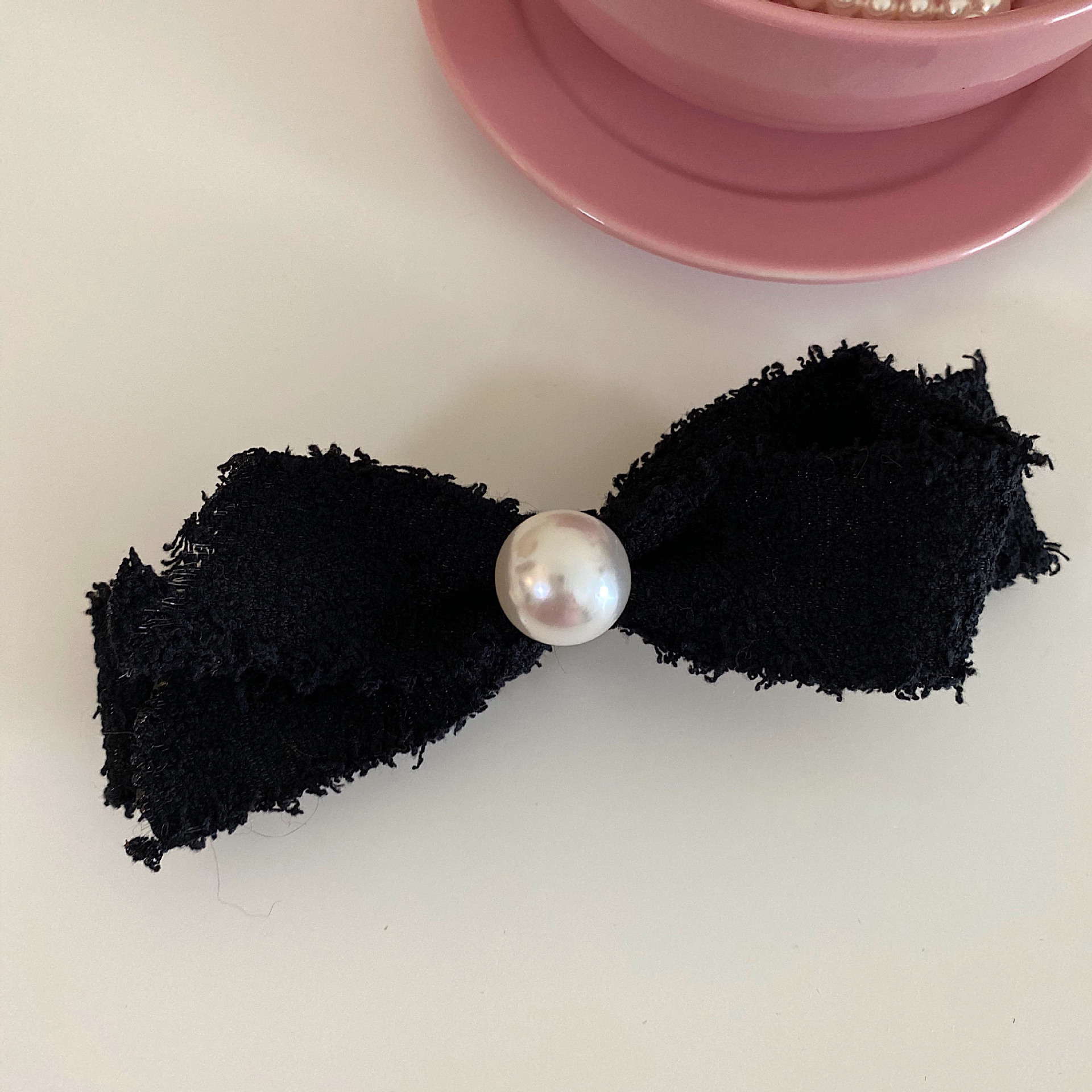Pince à cheveux avec pompon en tissu pour femmes, pince à cheveux en perles, bijoux de luxe faits à la main, coiffure coréenne, 2025