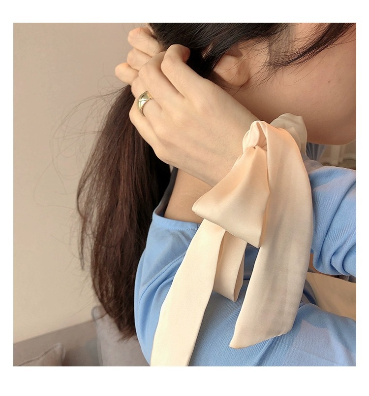 Chouchou en satin avec long ruban pour femme - Élastique à cheveux élégant avec nœud, foulard soyeux pour coiffures d'été