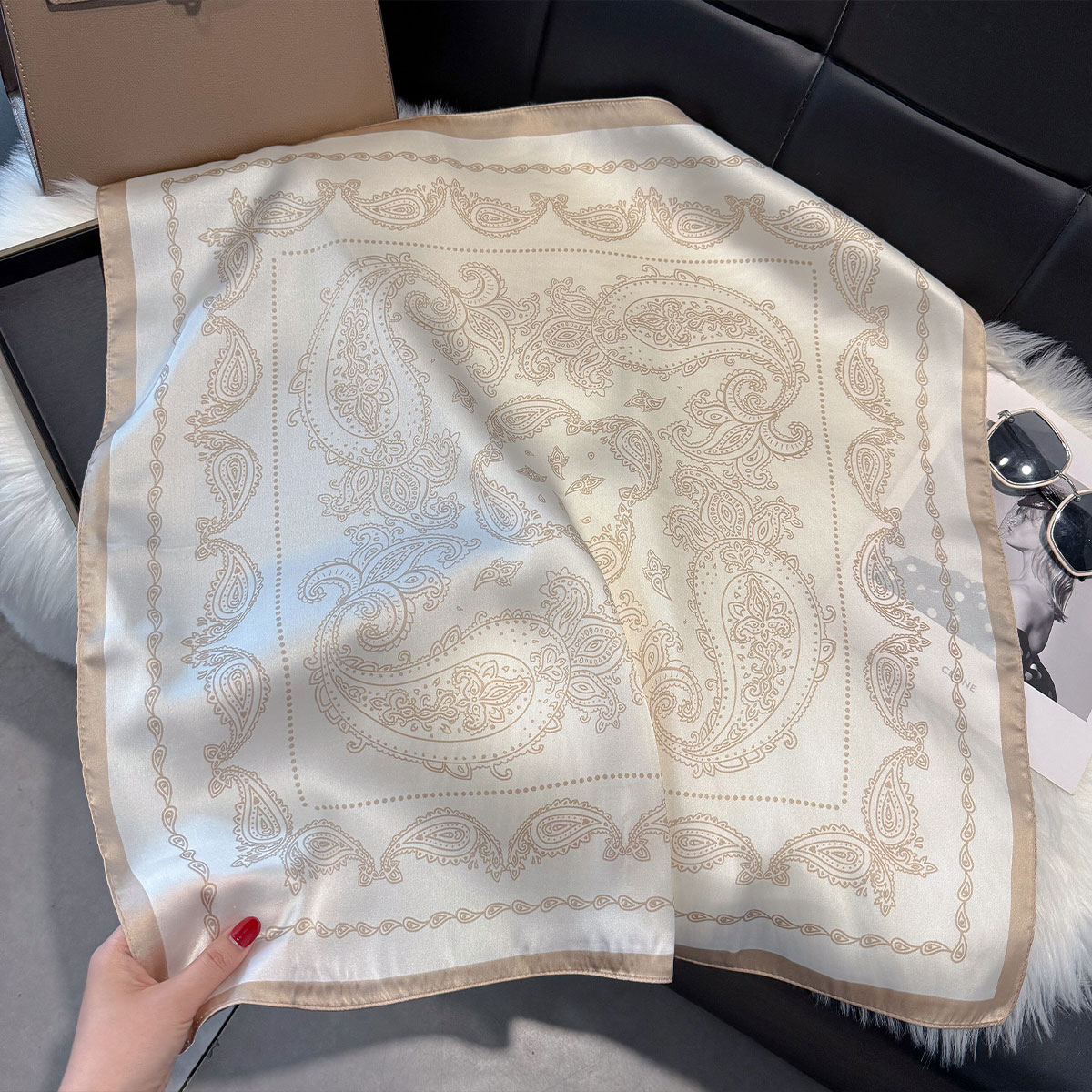 Écharpe en soie imprimé Paisley pour femmes, 70x70cm, châle carré, bandeau décoratif, Design de luxe, Bandana, nouvelle mode 2025