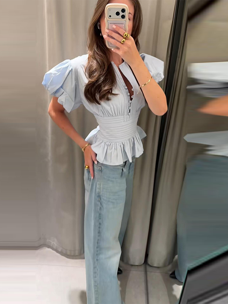 Chemisier en mousseline pour femme, col fendu, simple boutonnage, manches bouffantes, taille smockée, ourlet à volants, élégant, décontracté, chic, tenues d'été 2026