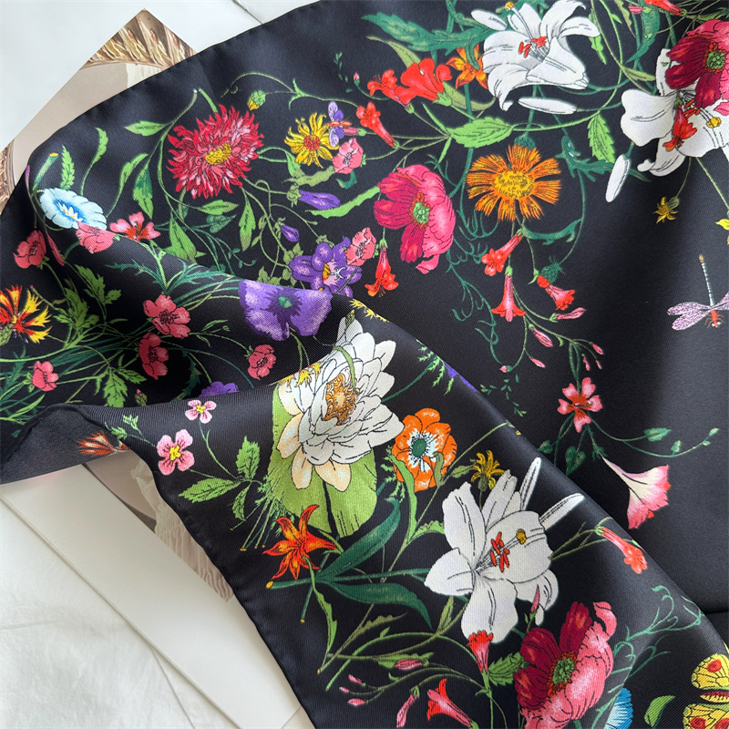 Foulard en soie 90 cm pour femme, bandanas carrés, foulards de luxe de créateur, foulards roulés à la main, accessoires de tête et de sac, décoration