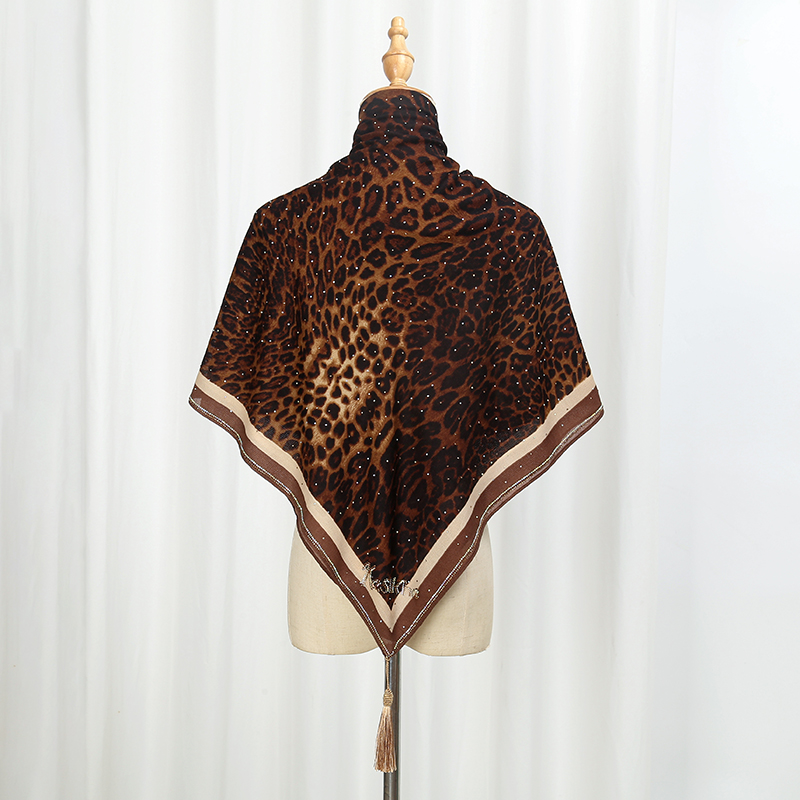 Écharpe carrée à imprimé léopard avec biscuits pour femme, châles en satin avec glands, hijabs pour femme musulmane, écharpe pour cheveux, turban islamique, 100x100cm