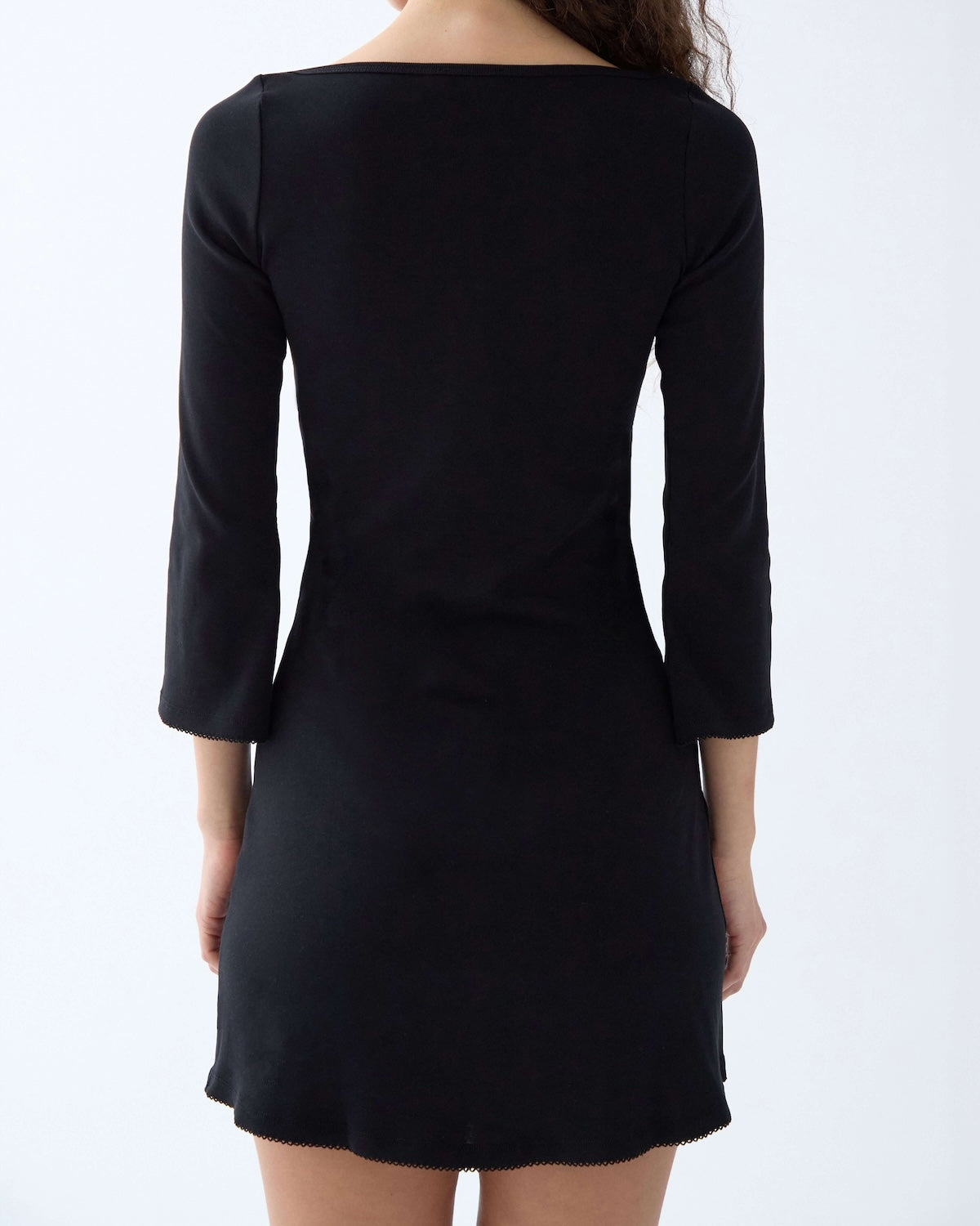 COU la robe Rina - Robe mi-longue pour femme, noire et grise, à manches trois-quarts, élégante, simple et décontractée.