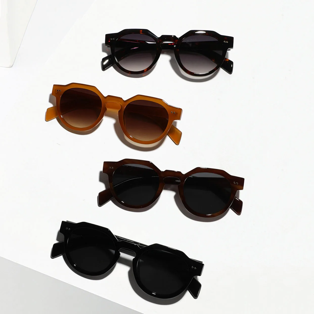 Lunettes de soleil rondes classiques à rivets pour hommes et femmes, lunettes de soleil punk, rétro, hip hop, vintage, extérieur, créateur de marque de luxe, UV400, nouveau, 2025
