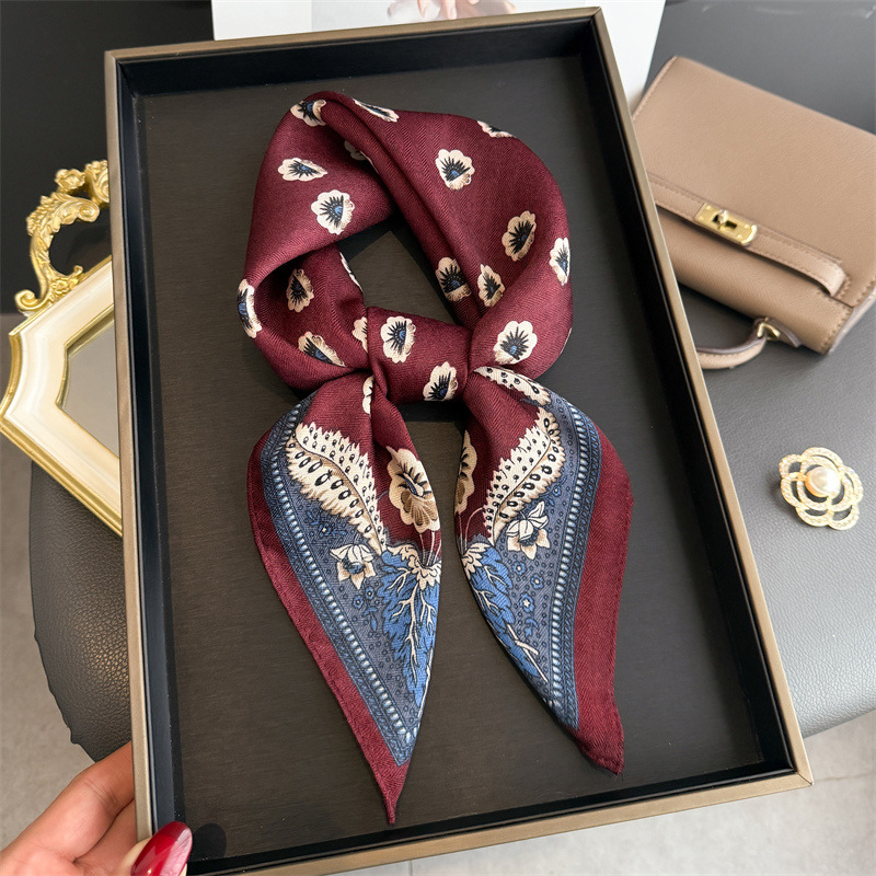 Nouveau Foulard Carré Imprimé 2026 pour Femme en Coton Velours – Écharpe de Cou, Châle, Bandana Élégant, Hijab pour Dames