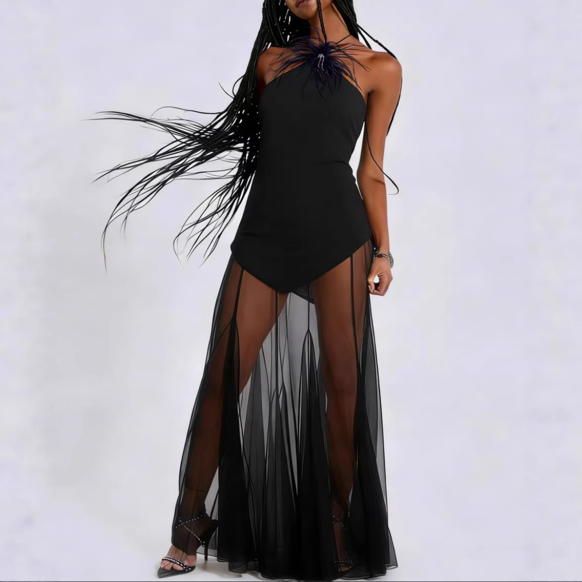 Nouvelle Robe Longue de Soirée de Luxe 2026 en Soie Satinée Color Block Noire avec Plumes et Col Halter Transparent – Style Élégant