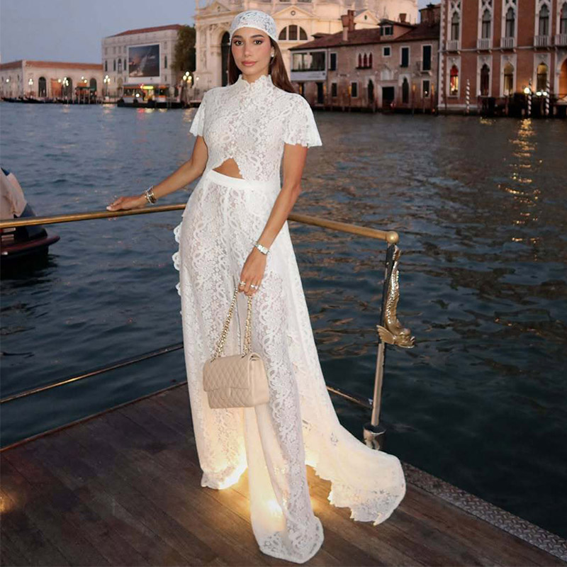 Ensemble décontracté pour femmes : manteaux longs en dentelle, hauts transparents unis, pantalons droits longs. Ensembles de mode automne 2026 pour femmes.