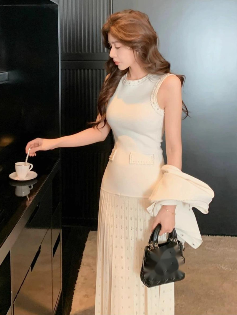Perles décorées femmes col rond sans manches épissage tricoté robe pull élégant ou court tricoté 2025 printemps nouvelles femmes P8QA