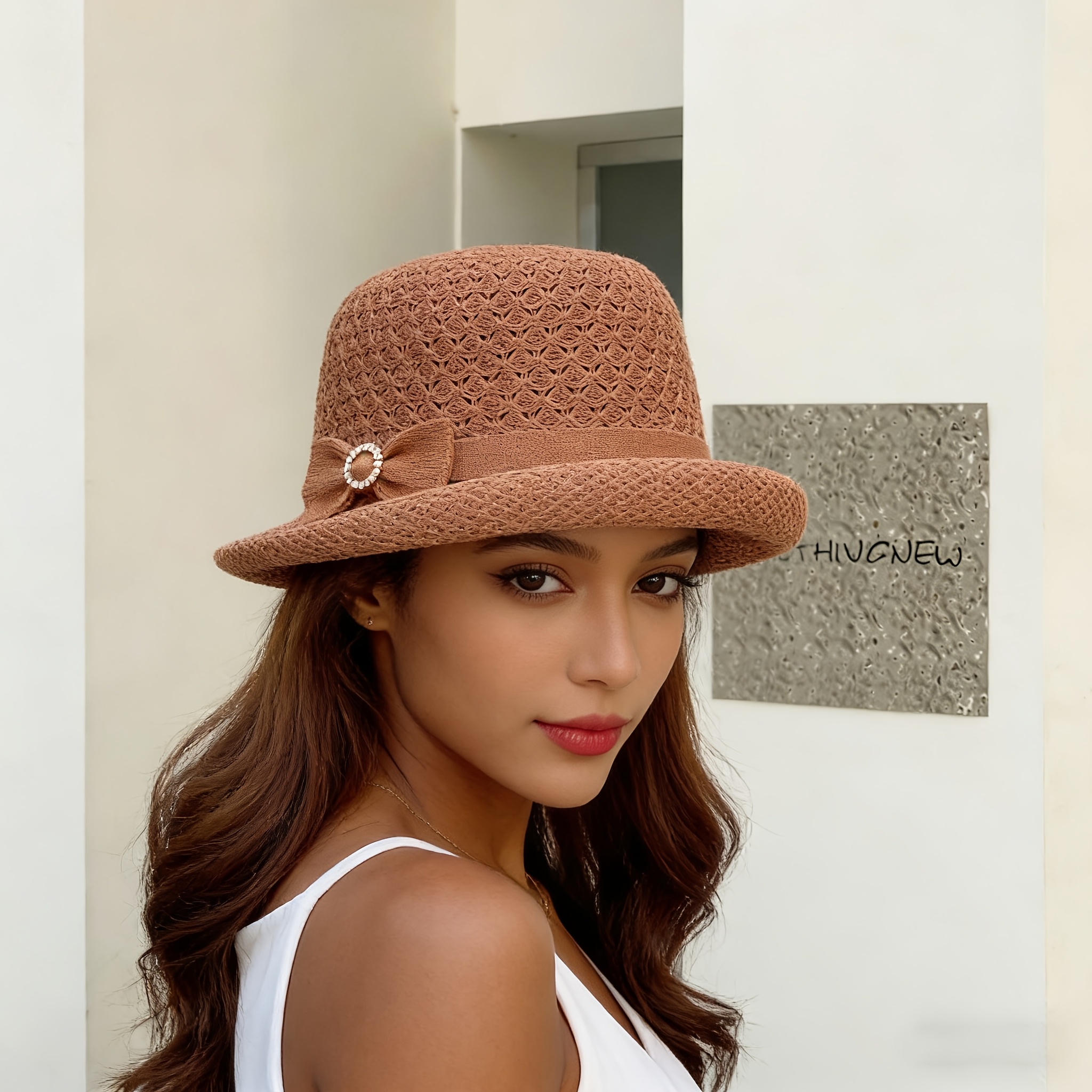Chapeau Bob Femme Respirant au Crochet avec Nœud et Strass, Idéal pour les Sorties Décontractées, les Vacances et les Activités Estivales