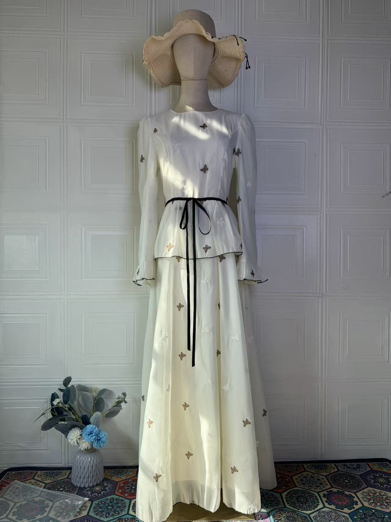 Robe longue beige pour femme avec broderie papillon, élégante robe trapèze à manches longues et volants à la taille