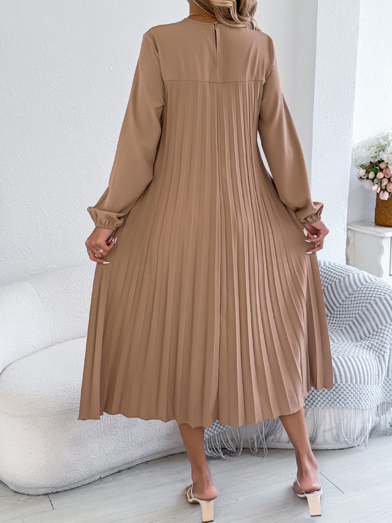Robe élégante pour femmes 2026, couleur unie rétro, col rond, manches longues, robe plissée sans ceinture, automne-hiver 2026, vert kaki, rouge