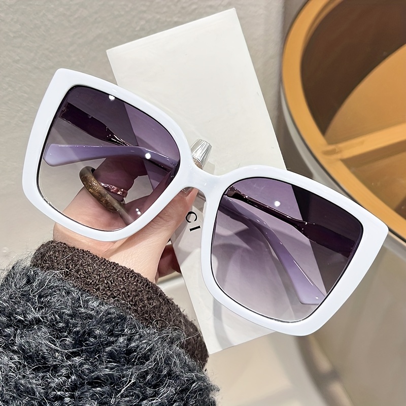 Lunettes de soleil à grande monture carrée pour femmes, nouveau style, verres violets dégradés élégants avec motif écaille de tortue, 2026