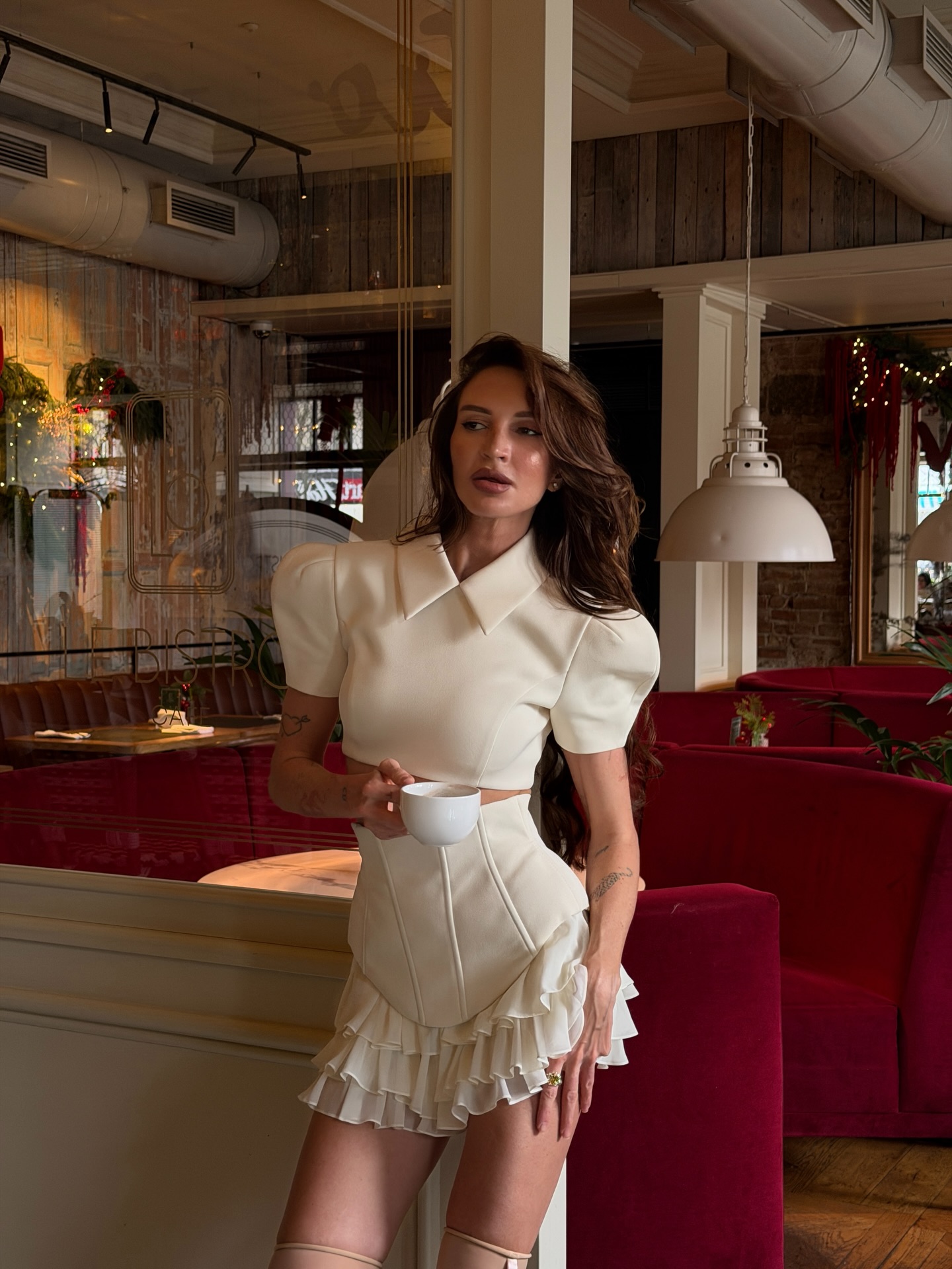 Tenue 2 pièces blanche tendance pour femmes, haut court à manches bouffantes et jupe trapèze à volants, robe moulante Sexy, fête en Club, rendez-vous, Look de nuit
