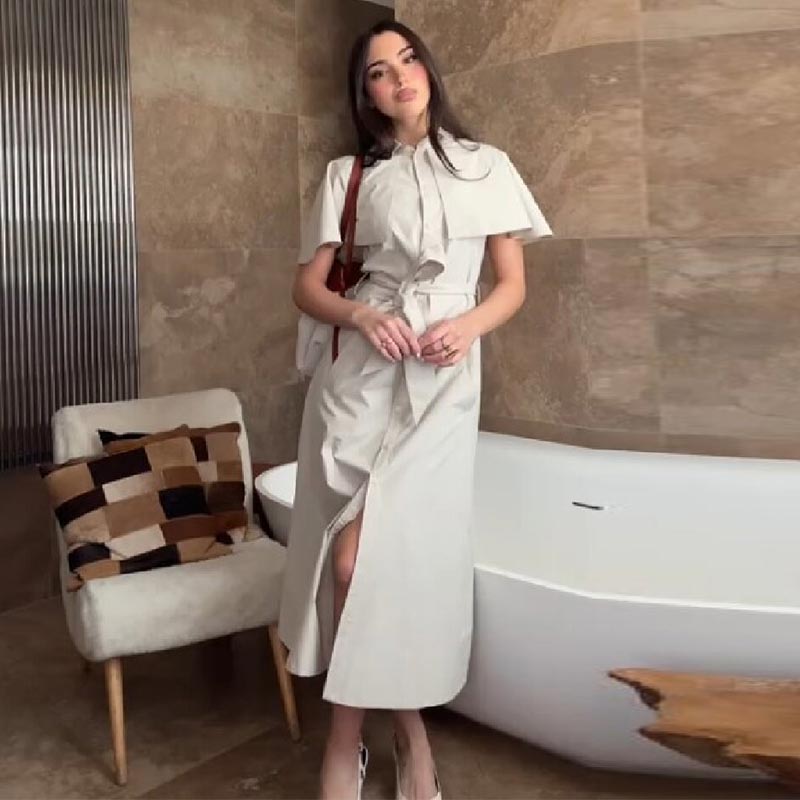 Robe élégante minimaliste à manches cape pour femme, avec ceinture chic et fente avant, idéale pour le bureau ou les tenues décontractées d'été 2026