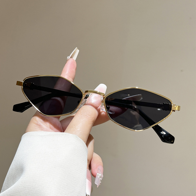 Nouvelles Lunettes de Soleil Femme Anti-UV en Alliage, Style Œil de Chat Irrégulier, Motif Diamant, Petites et Tendance pour la Conduite