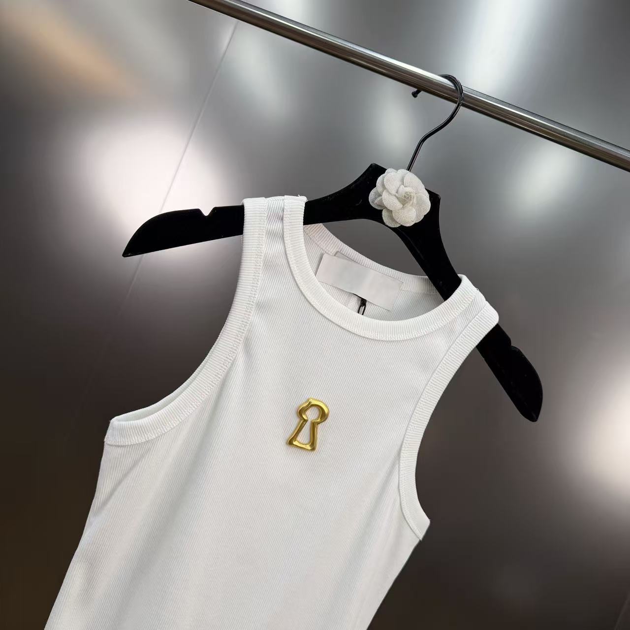 Débardeur polyvalent en coton pour femmes, haut moulant, col rond, sans manches, fil décoratif en métal, début du printemps et de l'été