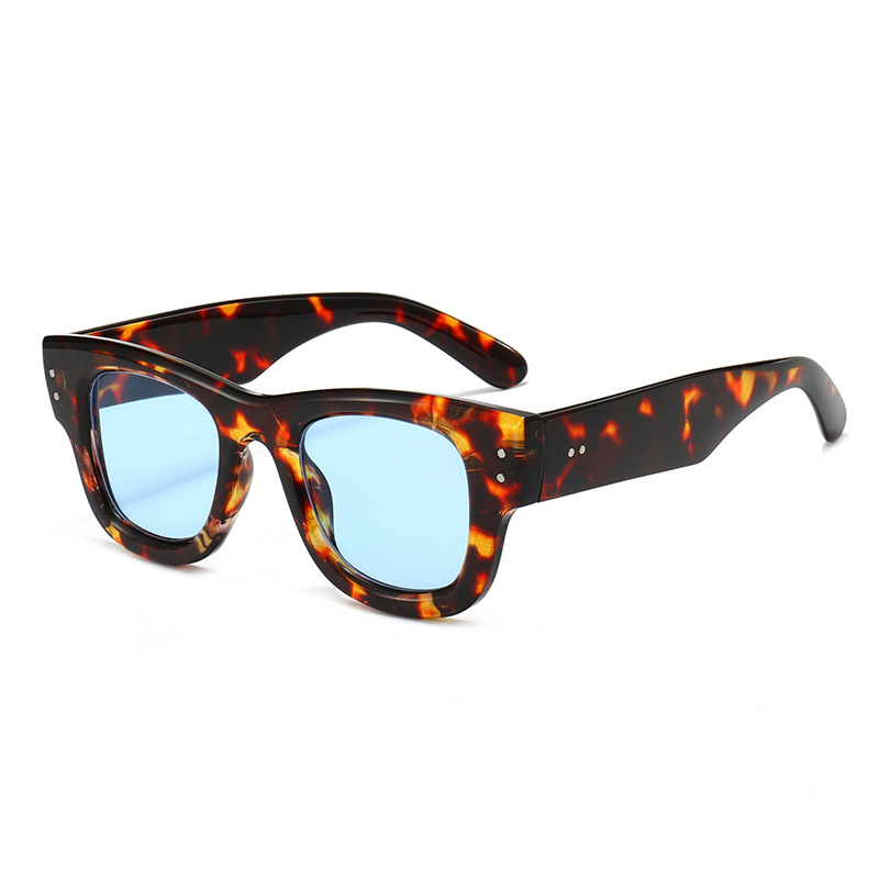 Lunettes de soleil carrées audacieuses pour femme 2026 – Protection UV400 – Tendance et faciles à porter au quotidien