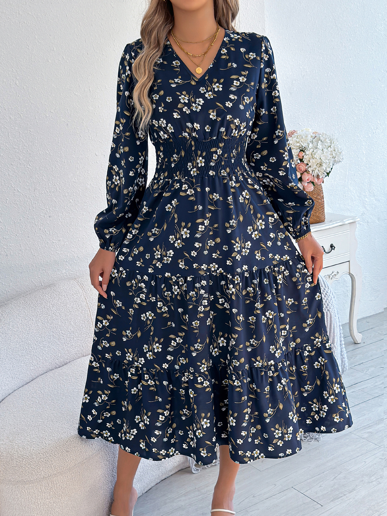 Robe mi-longue à manches longues pour femmes, imprimé floral, col en V, taille smockée, ourlet à volants, pour l'automne, l'hiver et les vacances.