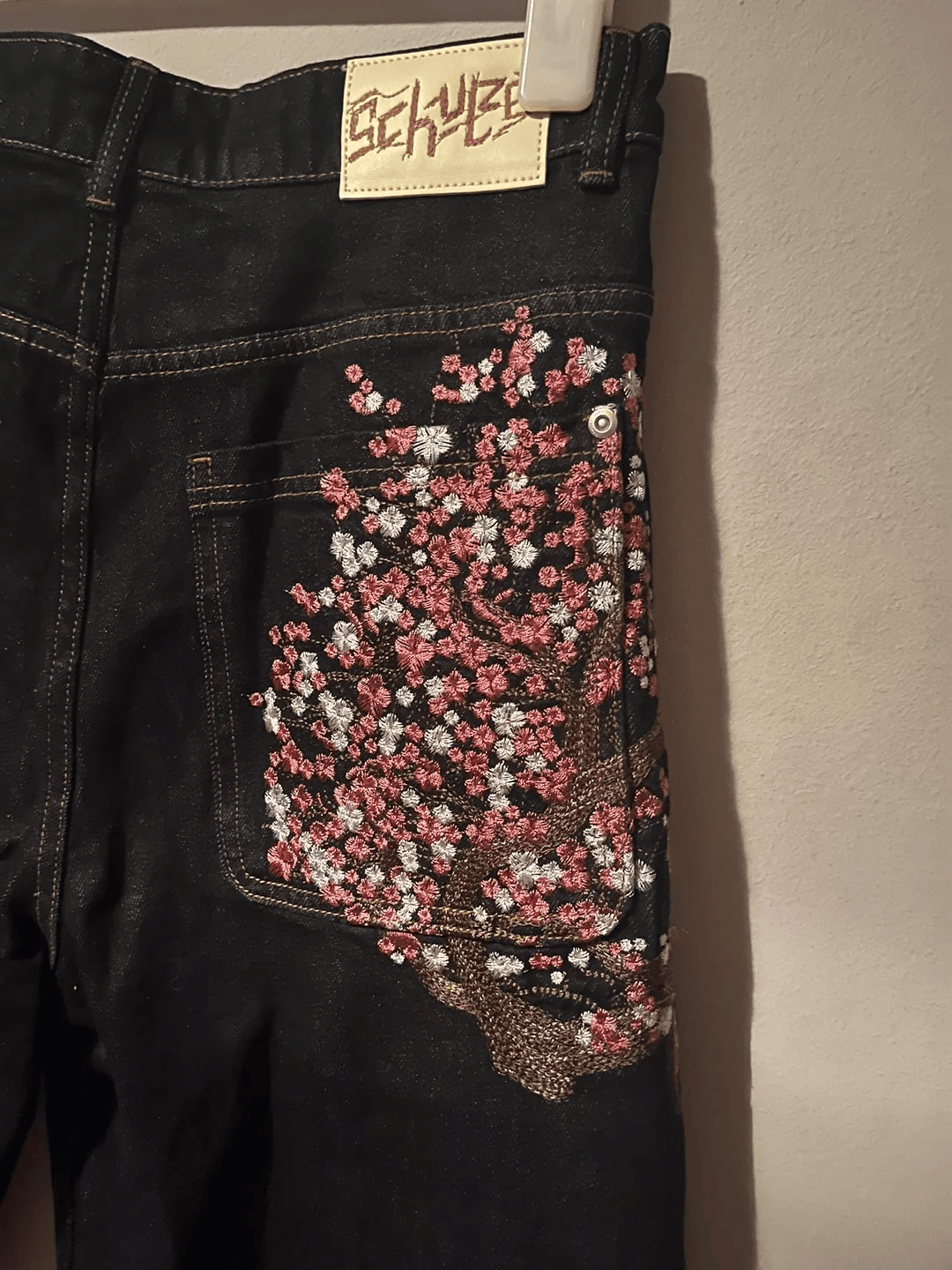 Jean noir Slim à jambe droite unisexe, imprimé fleur de cerisier, poches arrière brodées, pantalon décontracté polyvalent de base, extensible et confortable
