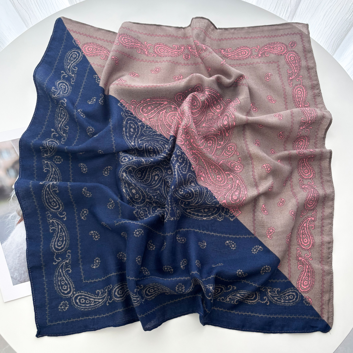 Foulard carré de luxe 70x70cm pour femmes, châle imprimé Paisley, chaînes, foulard élégant, Bandanas, Hijab, écharpe de tache douce