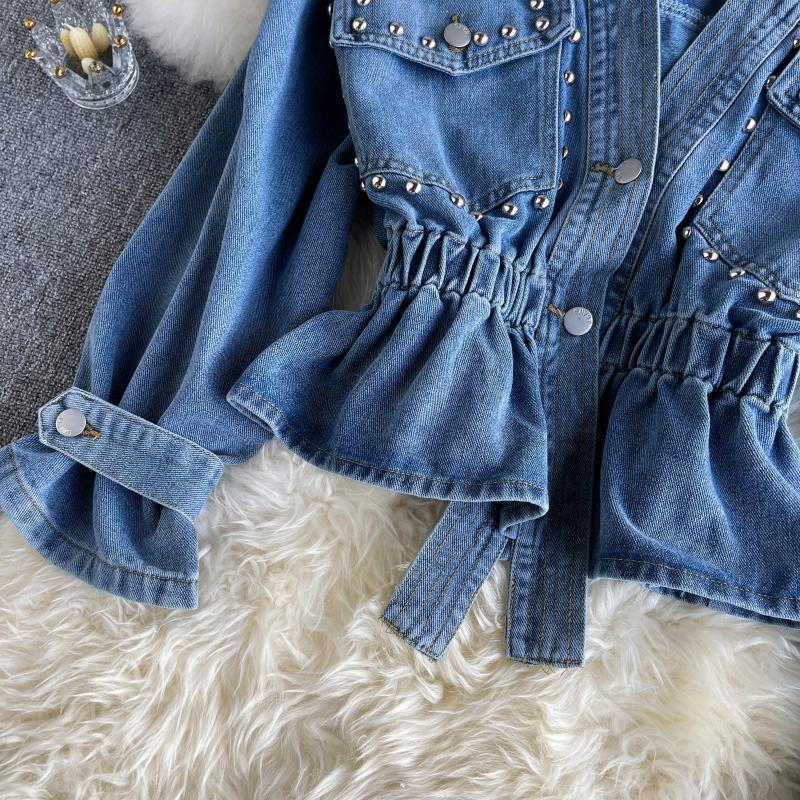 Veste en jean pour femme, design inspiré, nouvelle collection Printemps Automne 2026, richement ornée de strass et de perles cloutées, coupe amincissante, à manches longues