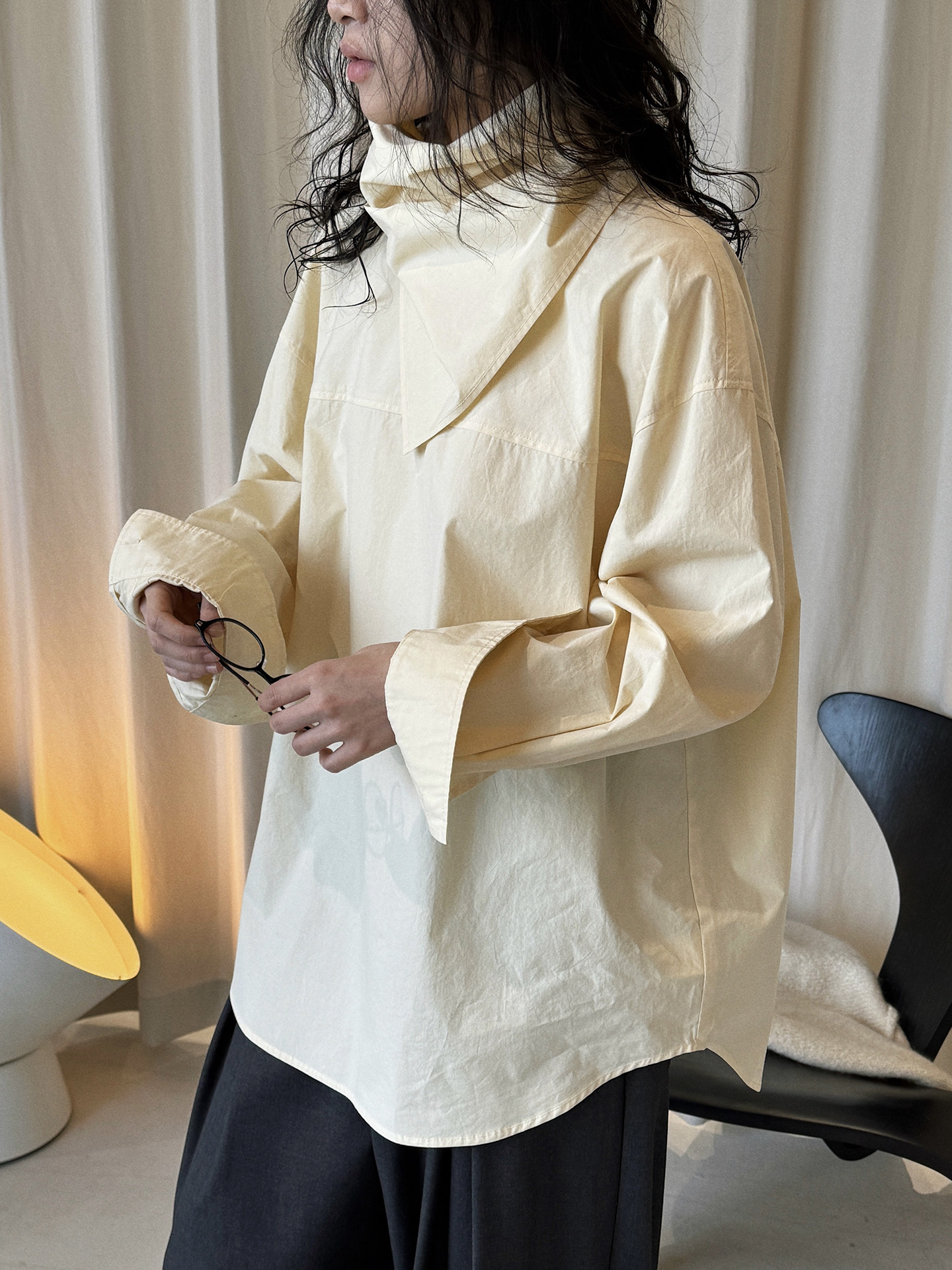 Écharpe triangulaire décontractée et tendance pour le printemps, col rond, protection contre l'eau, chemise à empiècements, silhouette ample, haut pour femmes