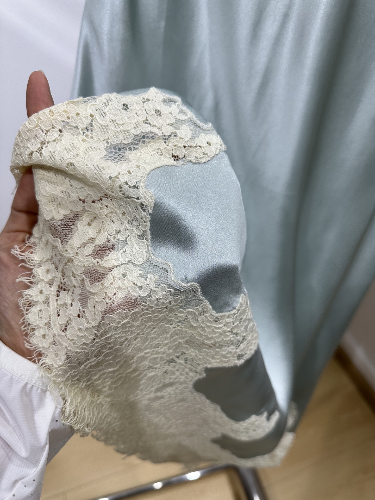 Jupe midi élégante pour femme en dentelle brodée, 100% soie, taille élastique, coupe trapèze