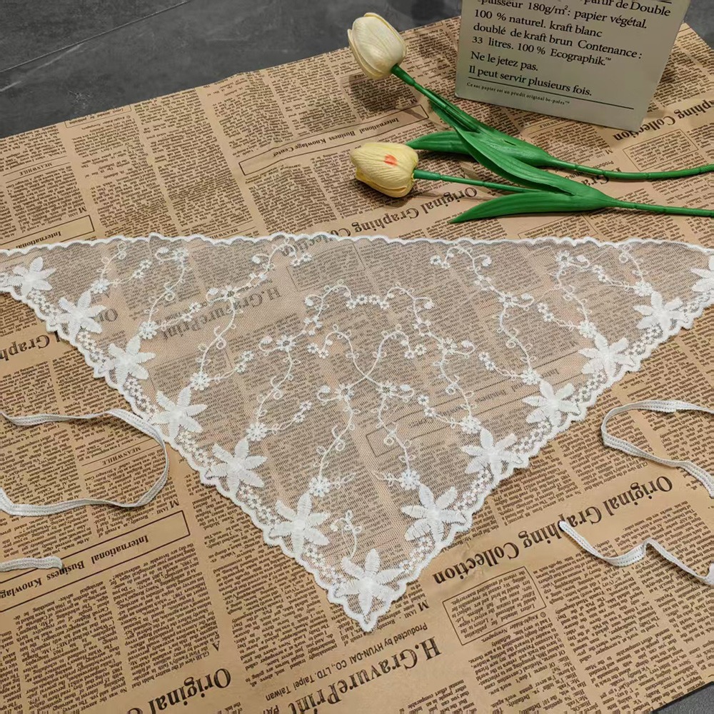Foulard triangulaire en dentelle brodée blanc style pastoral, bandana pour cheveux ajouré, foulard floral tissé pour femmes et filles