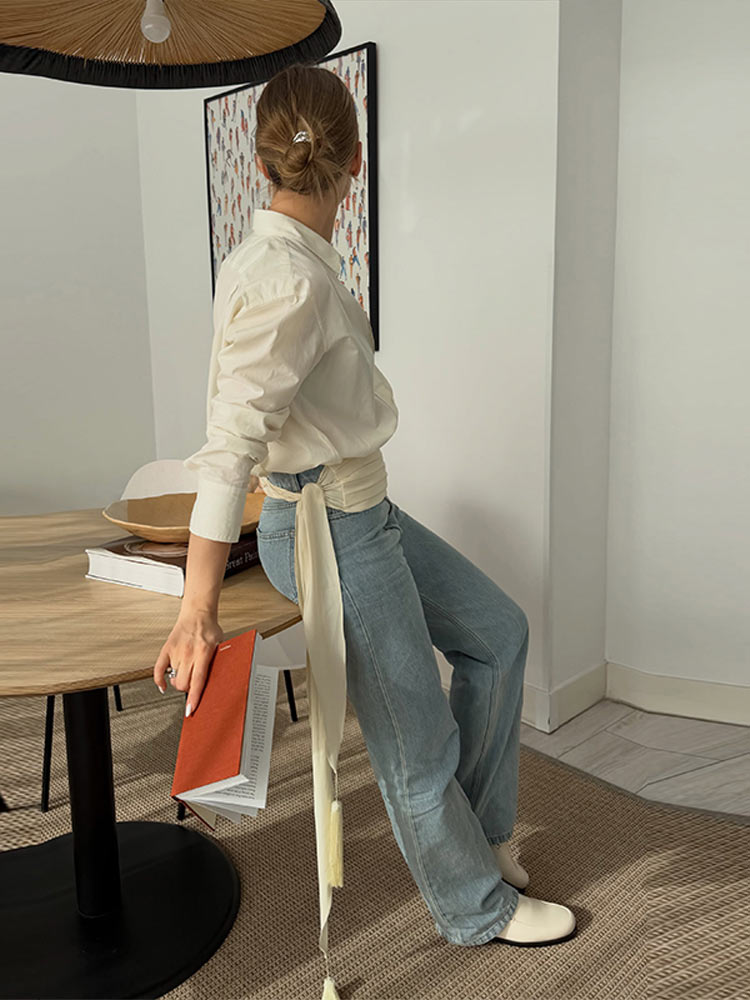 Écharpe en satin unie à longues franges, légère et chic, pour femmes, polyvalente, élégante, style vintage, tendance urbaine, printemps-automne 2026.