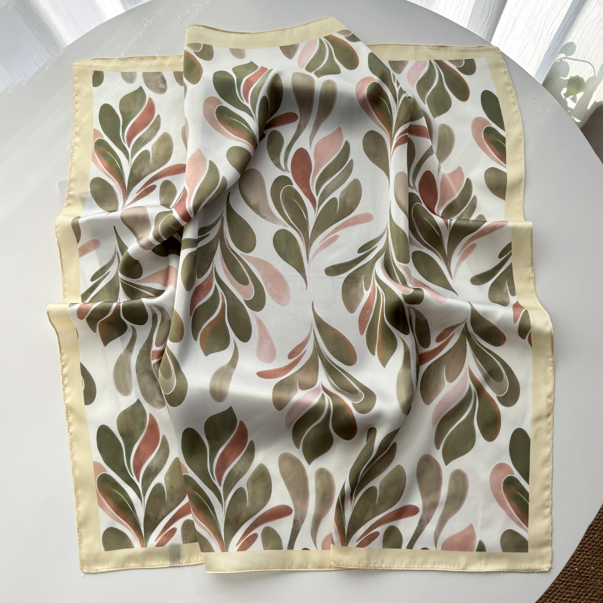 Foulard carré imprimé de luxe pour femmes, Imitation soie, Bandanas à la mode, Hijab, foulard élégant, châle de plage