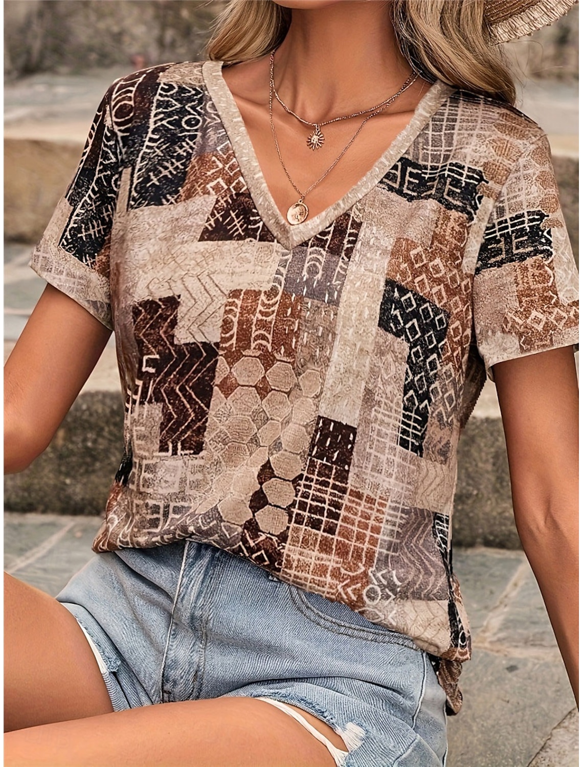 2025 ethnique femmes T-Shirt Vintage graphique mode à manches courtes col en v hauts réguliers quotidien impression T-Shirt été printemps décontracté hauts