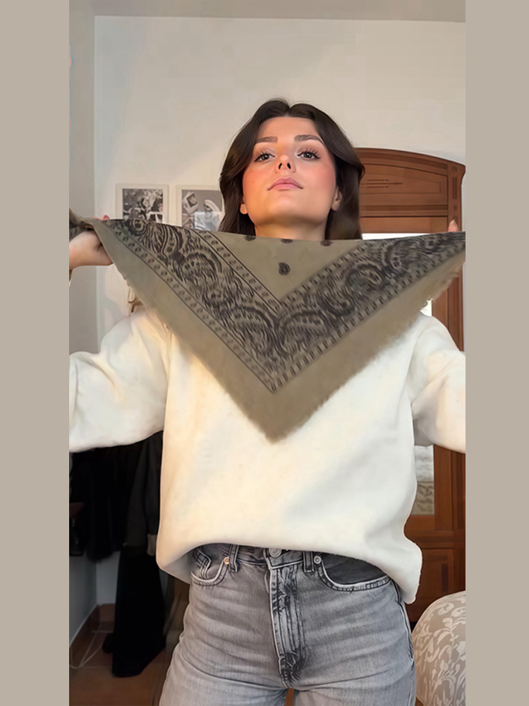 Écharpe carrée chic en tricot imprimé pour femme, légère et respirante, accessoire de mode féminin pour le quotidien et les trajets 2026