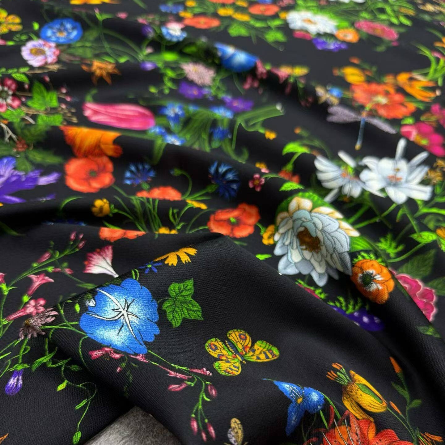 Tissu en twill extensible 100% soie de mûrier pour robe d'été haut de gamme DIY