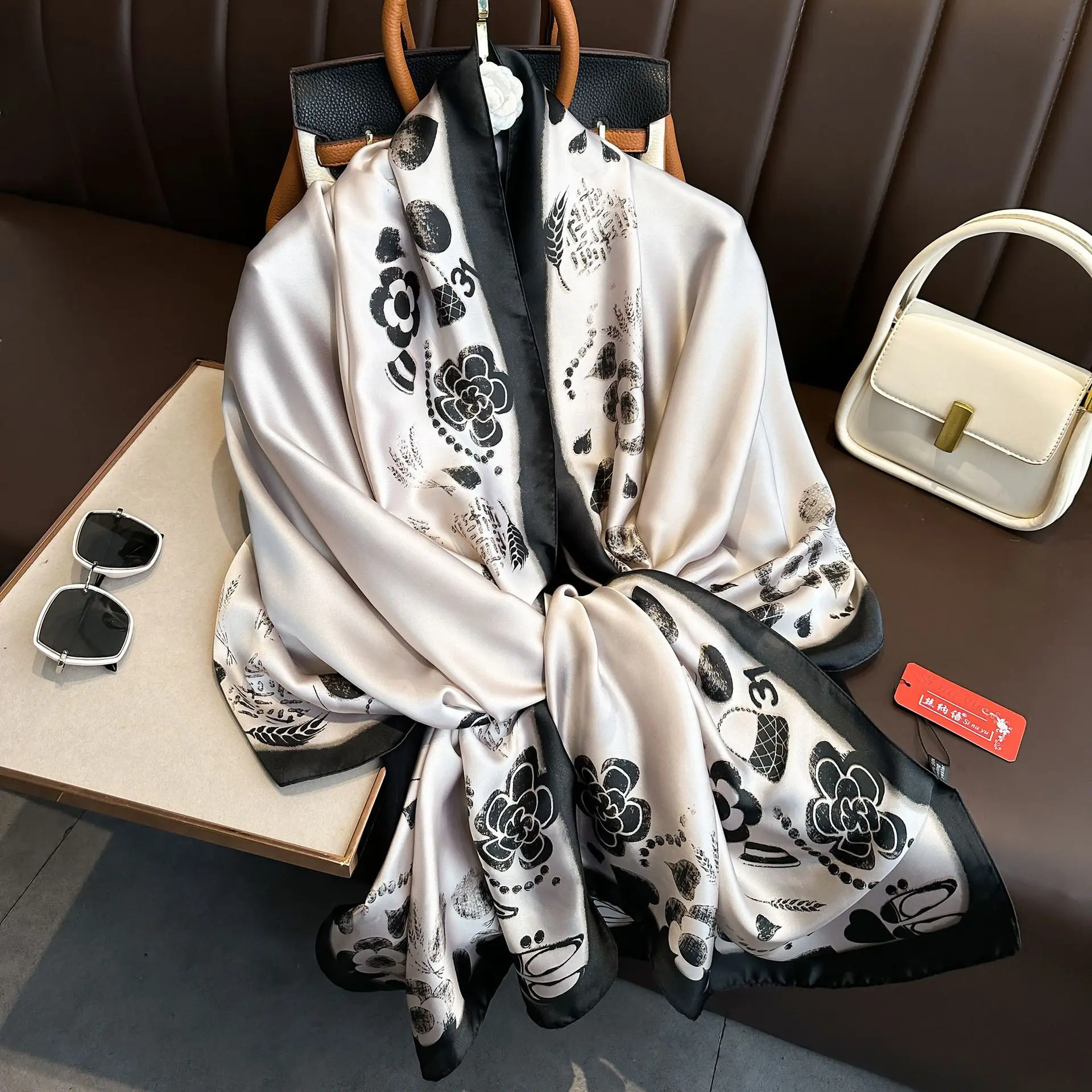 Marque de luxe femmes longues foulards en soie châle dame enveloppement doux femme Europe concepteur plage Bandanna Foulard silencieux paréo 180*90 cm