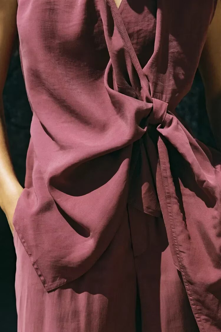 Ensemble deux pièces élégant en satin 2026 pour femme : Blouse sans manches à nouer et pantalon large taille haute – Tenue quotidienne