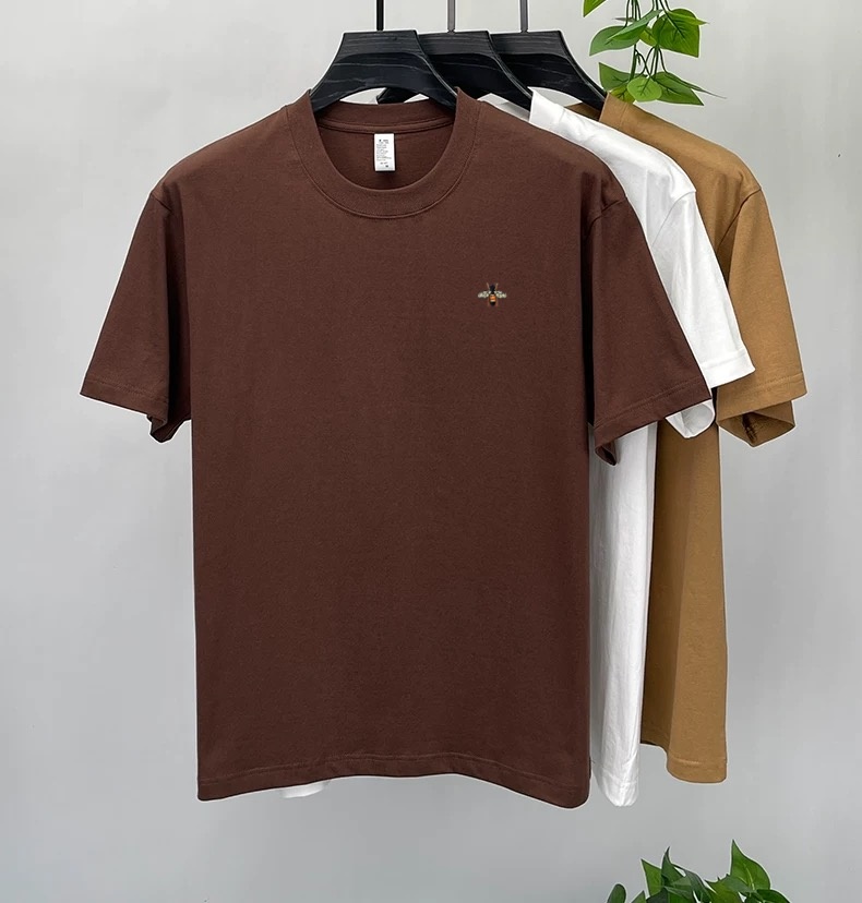Mode abeille broderie 100% coton manches courtes T-shirt léger marque de luxe hommes été col rond respirant jeunesse décontractée nouveau top