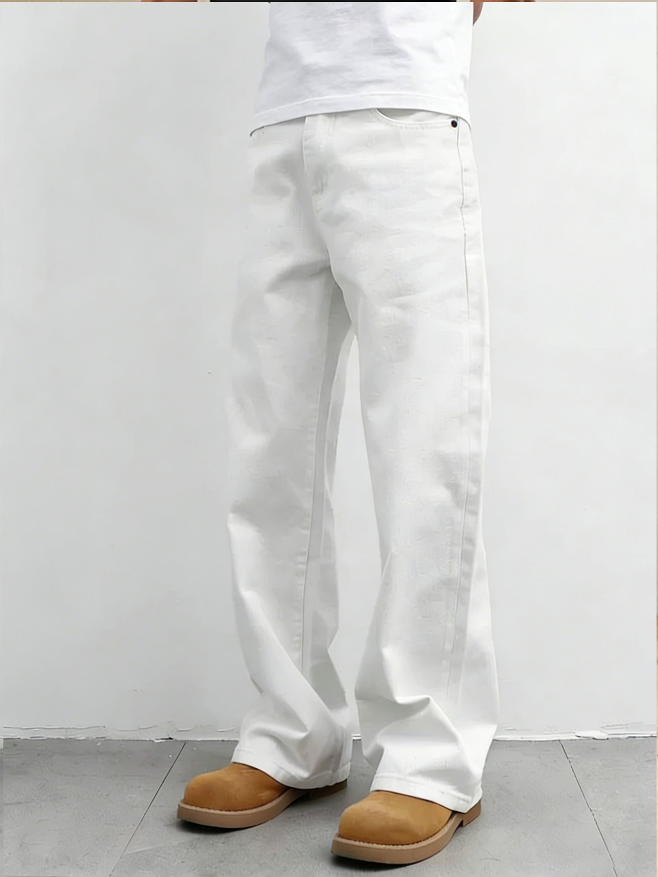 Jeans pour hommes de couleur blanc pur, style ample et large qui flattere les jambes, sensation haut de gamme