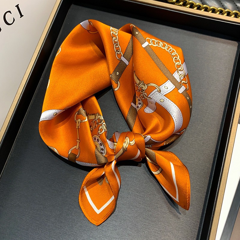 Foulard carré 100% Soie de Mûrier Imprimé Équestre 53cm en Satin pour Femme, Motif Chaîne Rétro, Foulard de Cou, Bandeau, Accessoire de Sac