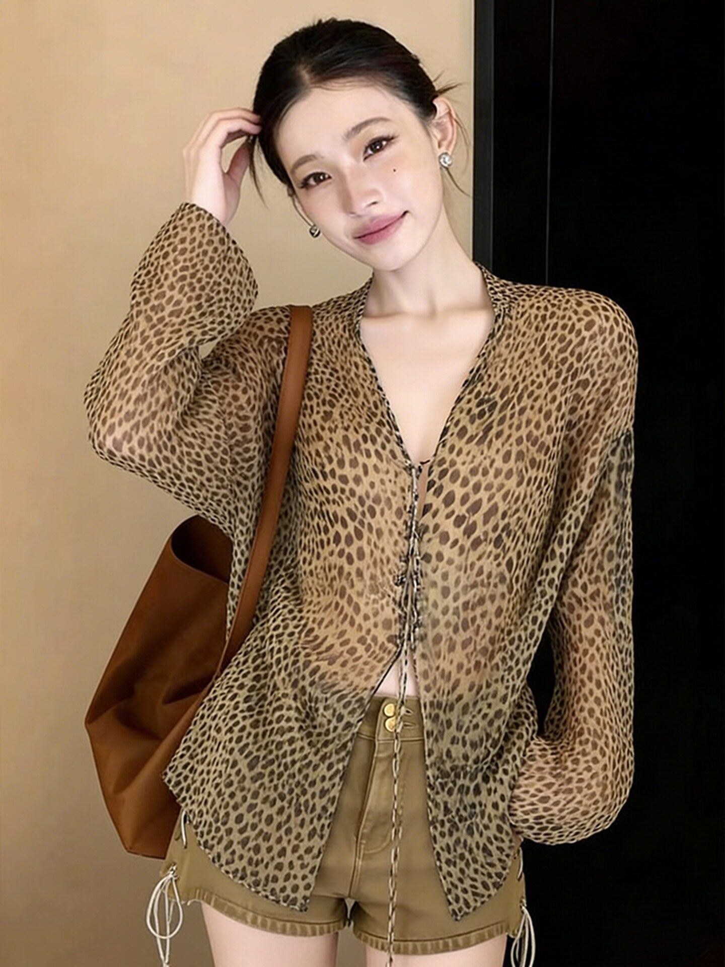 Chemise unique et élégante à imprimé léopard de style européen pour femme, parfaite pour l'été.