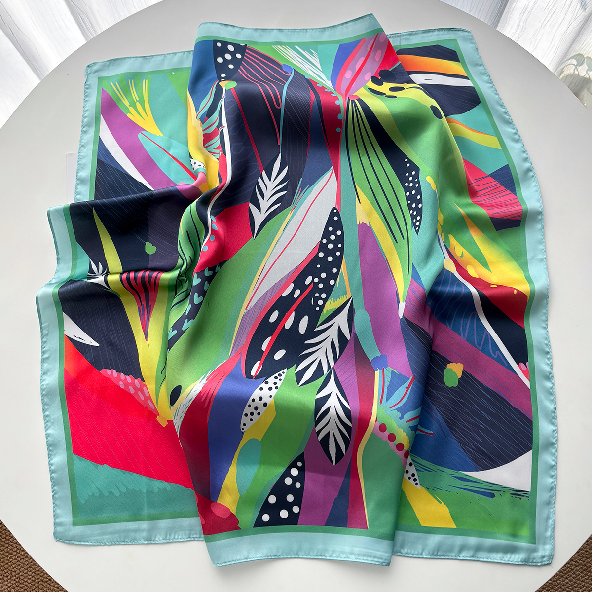 Foulard carré de luxe pour femme, imprimé floral, accessoire décoratif saisonnier, cravate, hijab, bandeau, bandana, écharpe