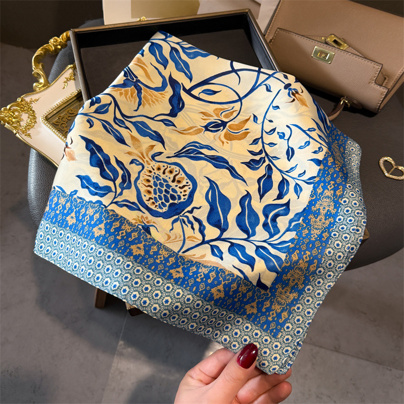 Foulard en Satin pour femmes, mouchoir imprimé, Bandana, petit silencieux de cou, Hijab, châles carrés, 70x70cm, nouvelle collection